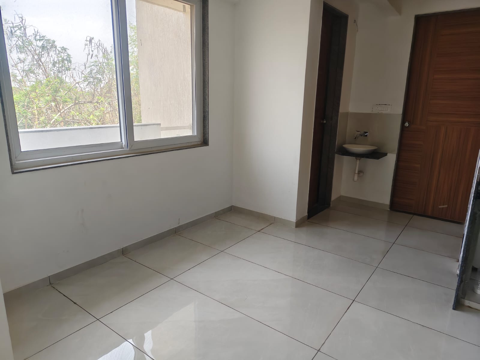 BR/1577 2BHK Flat for Sale in Manjalpur, Vadodara